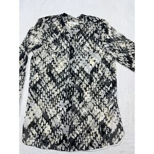 Vince Silk Blouse Snake Print Grey Black Hidden Placket Long Sleeve Sz 8 Med